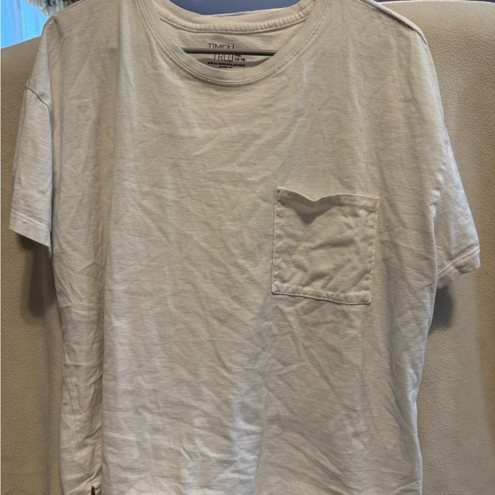 T-Shirt in Classic White